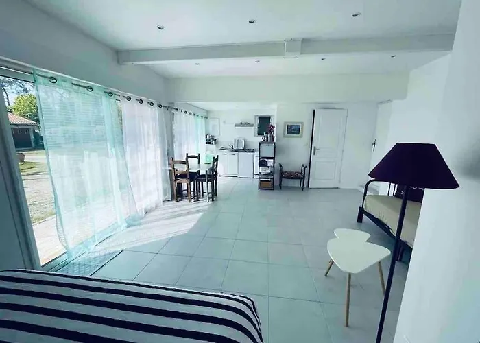 Lumineux Independant De Plain-pied Appartement Le Taillan-Médoc